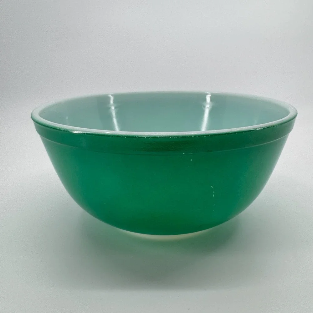 Pyrex Primary Colors Mixing Bowl 403 Green 2.5 Qt White Interior Vintage USA